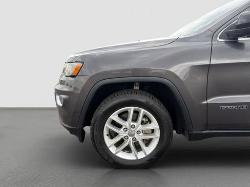 Used 2018 Jeep Grand Cherokee Laredo AWD/4WD image 22