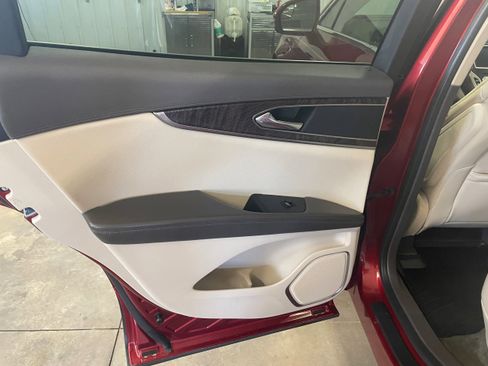 Used 2016 Lincoln MKX Select w/ Climate Package image 22