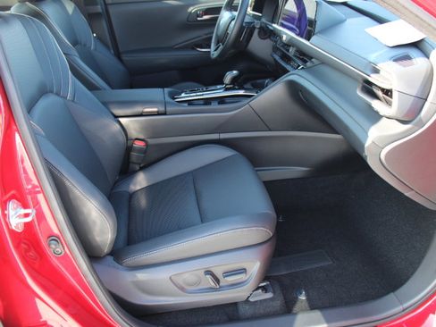 Used 2025 Toyota Crown Signia image 21