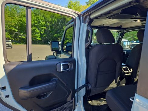 Used 2023 Jeep Wrangler Unlimited w/ Cold Weather Group AWD/4WD image 30