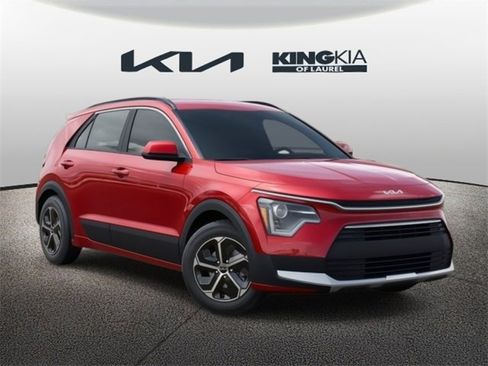 Used 2025 Kia Niro LX image 9