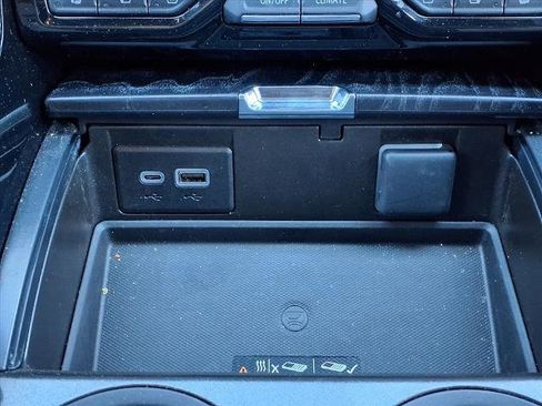 Used 2024 GMC Yukon XL Denali w/ Denali Reserve Package image 8