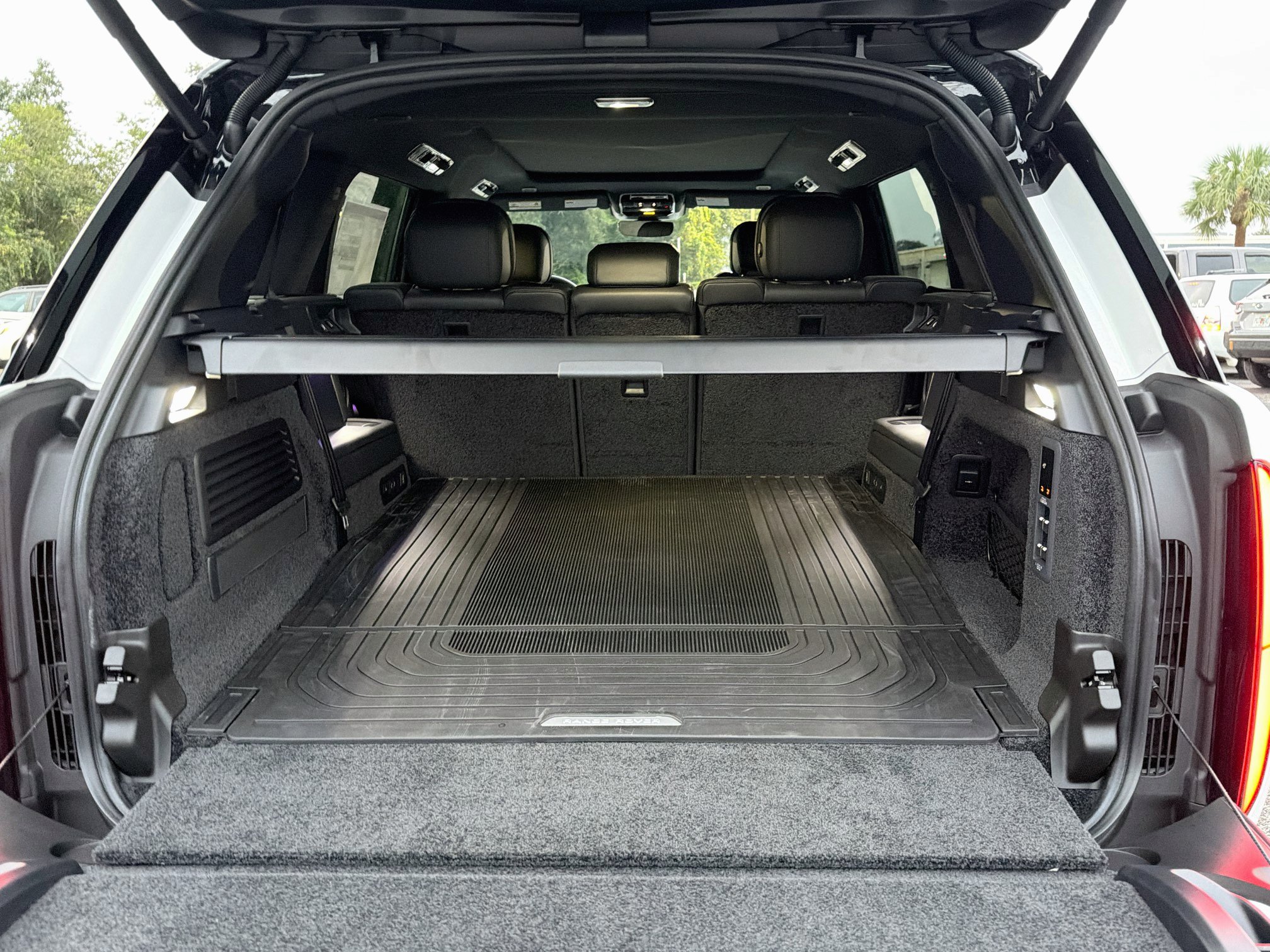 New 2027 Land Rover Range Rover Long Wheelbase SE AWD/4WD image 11