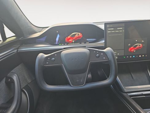 Used 2021 Tesla Model S Plaid image 14