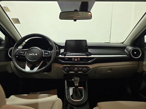 Used 2022 Kia Forte LXS w/ LXS Technology Package image 2