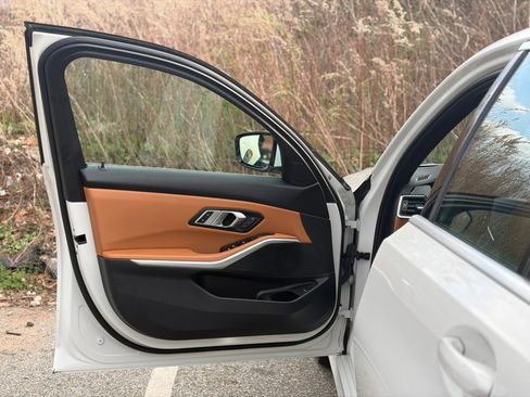 Used 2022 BMW 330i xDrive Sedan w/ Driving Assistance Package image 11