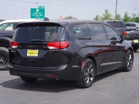 Used 2019 Chrysler Pacifica Touring Plus w/ S Appearance Package FWD image 6