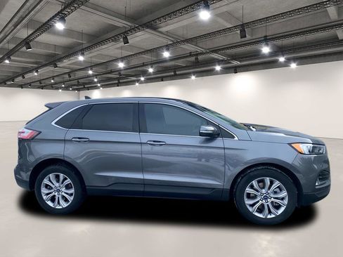 Used 2022 Ford Edge Titanium w/ Class II Trailer Tow Package image 8