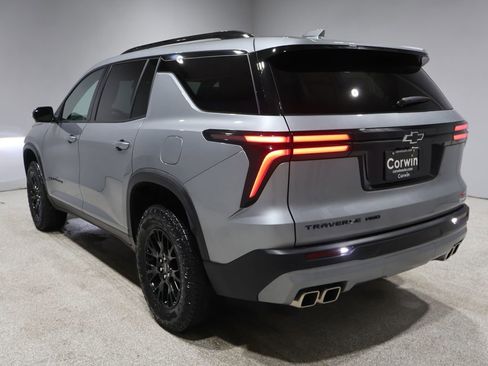 Used 2025 Chevrolet Traverse Z71 image 5