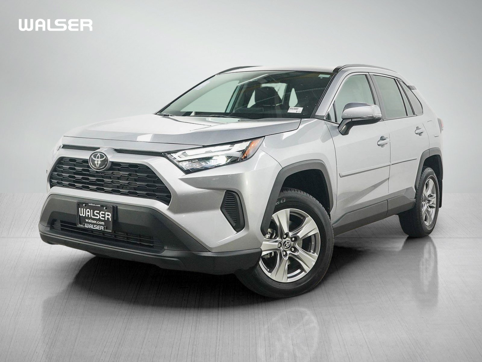 Used 2024 Toyota RAV4 XLE AWD/4WD image 1