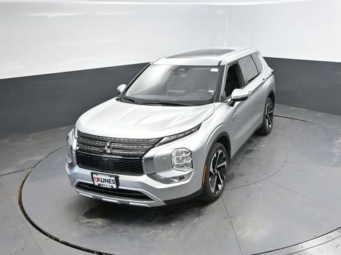 Used 2024 Mitsubishi Outlander 4WD Plug-In Hybrid image 46