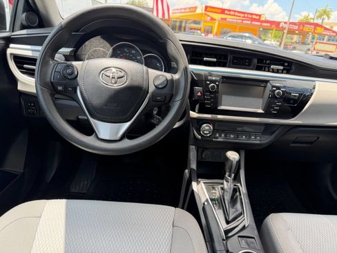 Used 2015 Toyota Corolla LE FWD image 11