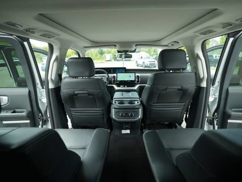 Used 2025 Ford Expedition Platinum AWD/4WD image 27