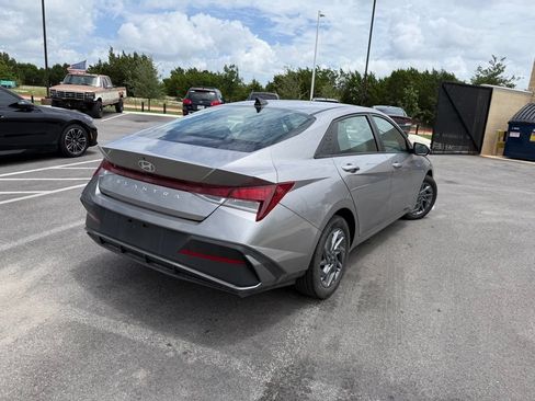 Certified 2024 Hyundai Elantra SEL FWD image 4
