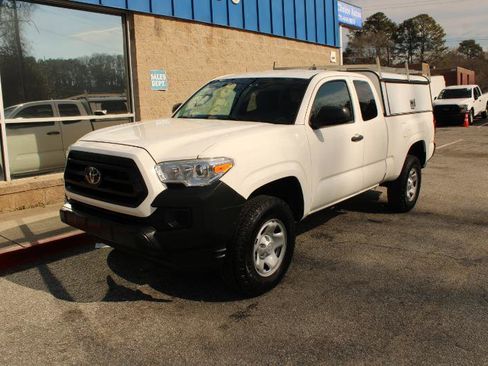 Used 2021 Toyota Tacoma SR image 3