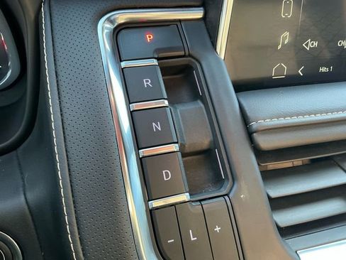 Used 2023 GMC Yukon XL SLT w/ SLT Premium Package image 24