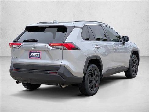Used 2020 Toyota RAV4 LE image 5