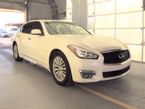 Used 2016 INFINITI Q70 L 3.7 RWD image 3