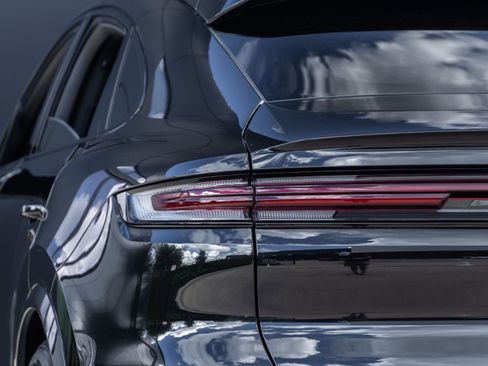 Certified 2024 Porsche Cayenne Coupe AWD/4WD image 14