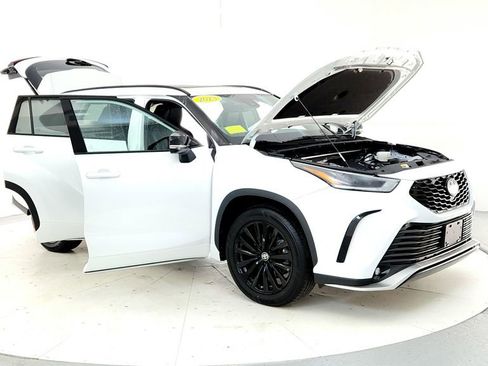 Used 2023 Toyota Highlander XSE AWD/4WD image 12