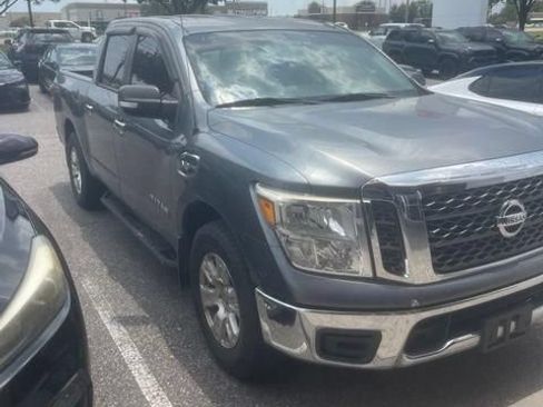 Used 2017 Nissan Titan SV RWD image 13