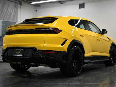 Used 2025 Lamborghini Urus SE AWD/4WD image 22