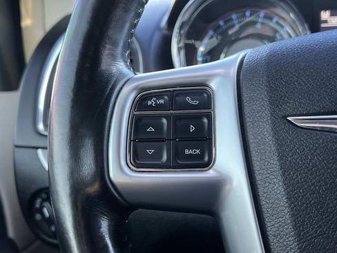 Used 2011 Chrysler Town & Country Touring w/ Driver Convenience Group image 26