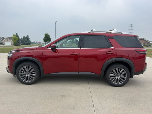 Used 2023 Nissan Pathfinder SL w/ SL Premium Package AWD/4WD image 1