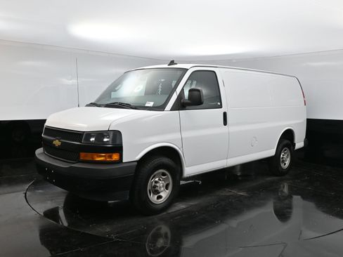 Used 2022 Chevrolet Express 2500 w/ Driver Convenience Package image 3