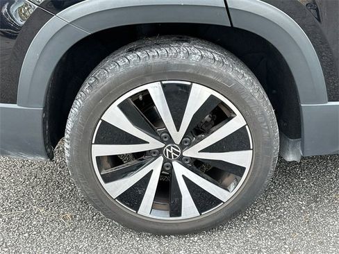 Used 2024 Volkswagen Taos SE image 16