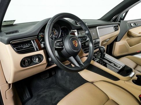 Certified 2023 Porsche Macan Turbo image 4