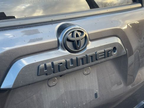 Used 2019 Toyota 4Runner SR5 Premium image 10