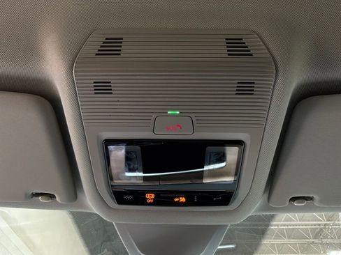 Used 2024 Volkswagen Atlas SE FWD image 19