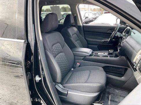 Used 2024 Nissan Pathfinder S image 10