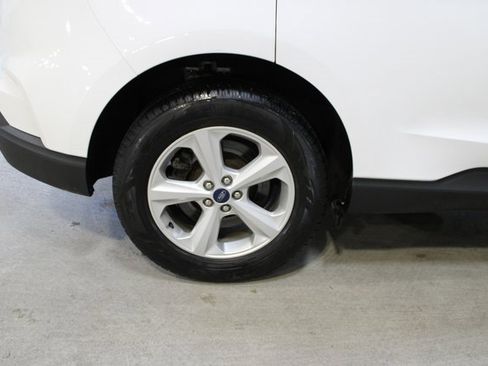 Used 2021 Ford Edge SE image 10