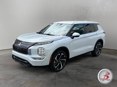Used 2023 Mitsubishi Outlander SE AWD/4WD image 3