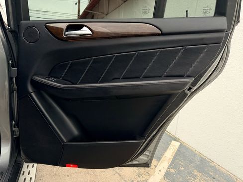 Used 2015 Mercedes-Benz GL 450 4MATIC image 26