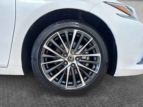 Used 2024 Lexus ES 250 w/ Premium Package AWD/4WD image 39