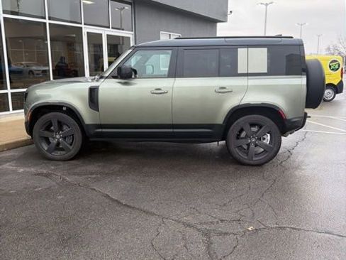 Used 2025 Land Rover Defender 110 X-Dynamic SE image 9