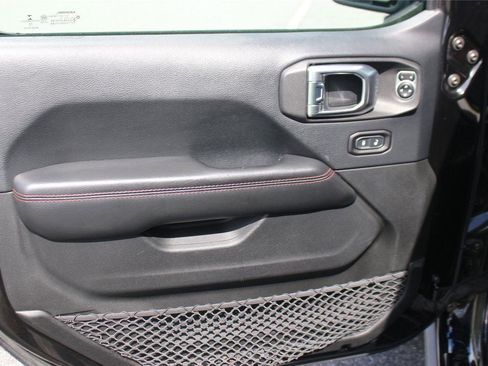 Used 2018 Jeep Wrangler Unlimited Rubicon w/ Cold Weather Group image 12