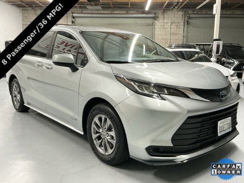 Used 2021 Toyota Sienna LE image 3