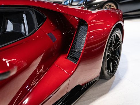 Used 2018 Ford GT image 25