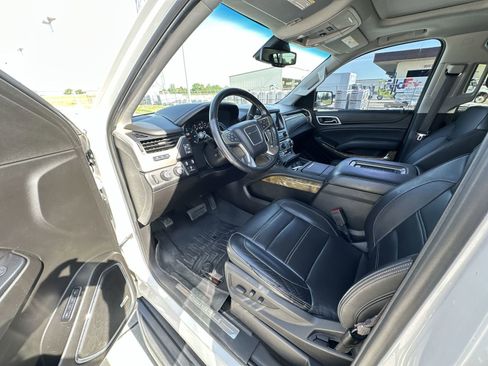 Used 2017 GMC Yukon XL Denali w/ Open Road Package AWD/4WD image 10