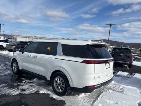 Used 2024 Kia Carnival LX image 5