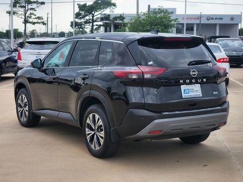 Used 2023 Nissan Rogue SV FWD image 10