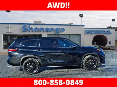 Used 2023 Toyota Highlander XSE image 2