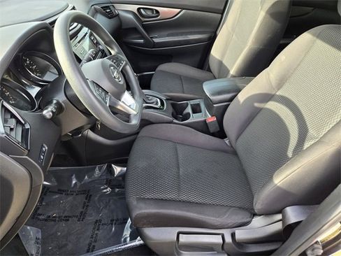 Used 2018 Nissan Rogue Sport S image 10