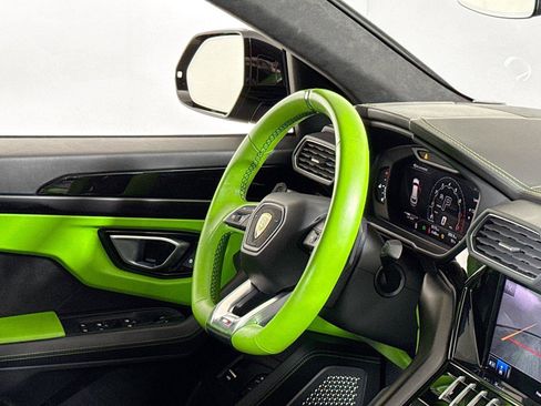 Used 2022 Lamborghini Urus AWD/4WD image 35