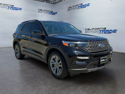 Used 2023 Ford Explorer XLT w/ Equipment Group 202A AWD/4WD image 3