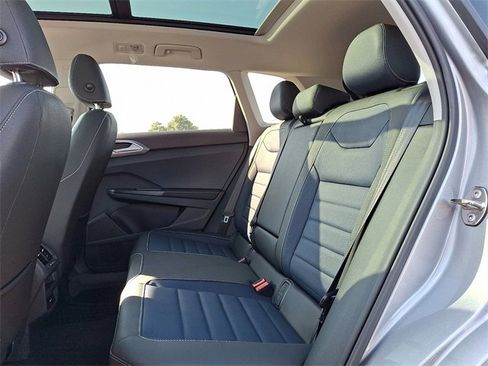 New 2025 Volkswagen Taos SEL image 6